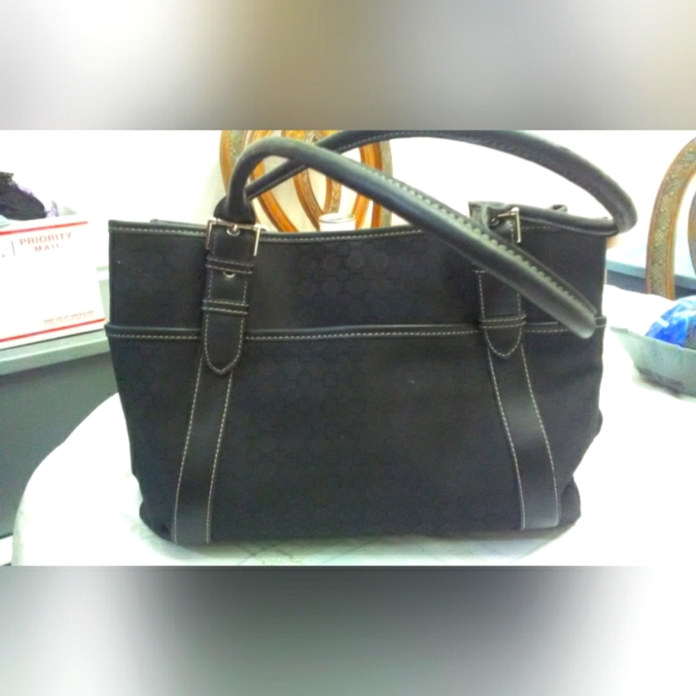 LIKE NEW NINE WEST LARGE SHOULDER BAG BLACK W/ GEOMETRIC DESIGNS UNIQUE POCKETS - Picture 1 of 9